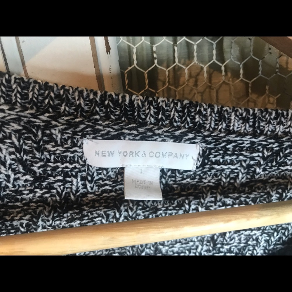 Black & white knit asymmetrical sweater 3/4 sleeve